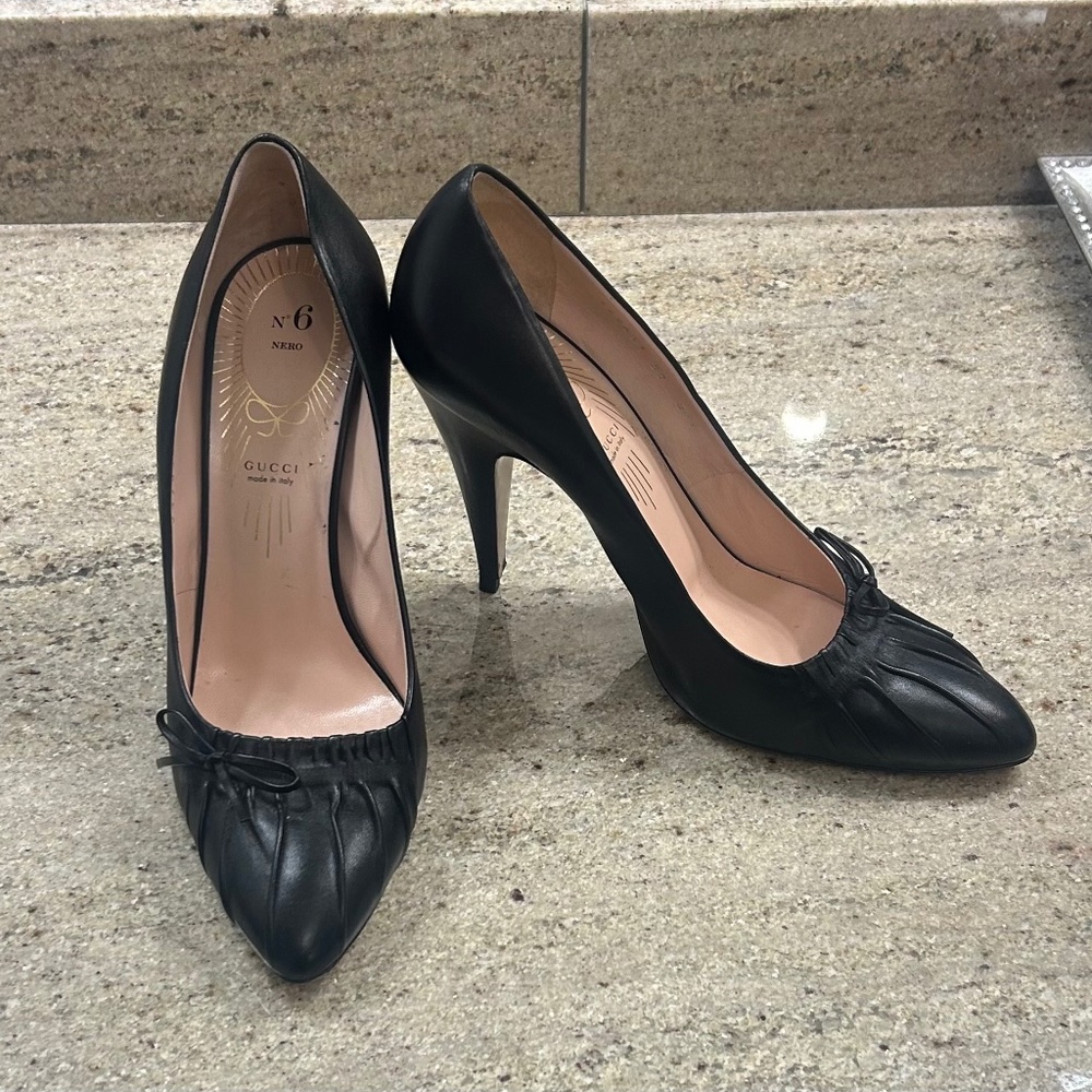 Authentic GUCCI Black Nappa Charlotte Bow Pumps - Picture 2 of 8